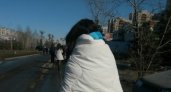 В Пензе девушка разгуливала по городу в одеяле на голое тело