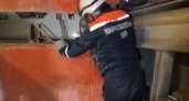 В Пензе рабочему на 8-метровой высоте зажало ноги