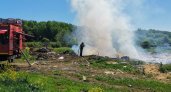 Трое спасателей тушили в одном из сел Пензенской области сухой мусор 