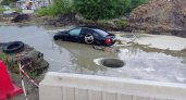 В Пензе на улице Рябова из-за дождя «утонул» автомобиль