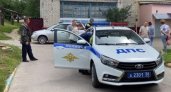 В Сердобске водитель "Калины" сбил во дворе дома двух детей 