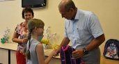 Владимир Мутовкин вручил школьникам Железнодорожного района подарки к новому учебному году