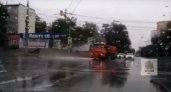 Пензенец пошутил о поливающей дороги в дождь спецтехнике
