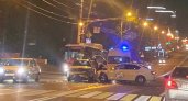 В центре Пензы в аварии раскурочило две легковушки