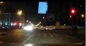 Момент ДТП на перекрестке в Пензе, где раскурочило легковушки, попал на видео