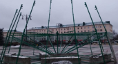 На площади Ленина в Пензе приступили к монтажу новогодней ели