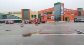 К ТЦ "Коллаж" рано утром съехались несколько пожарных машин