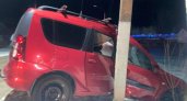 В Пензе водитель Лады Ларгус врезался в столб, потеряв управление