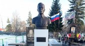 В Кузнецке установили бюст герою войны Анатолию Силантьеву