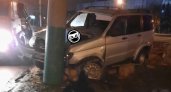 Рано утром в Пензе водитель внедорожника врезался в столб