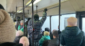 В Пензе водитель троллейбуса оскорблял пенсионерку, которую зажало дверями