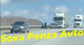 На трассе под Пензой под фуру залетела легковушка 
