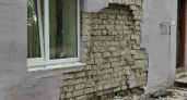В доме на Ударной, 39 в Пензе обваливаются стены и гниют полы 