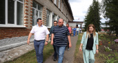 Олег Мельниченко посетил Сосновоборский район для осмотра образовательных учреждений