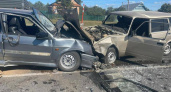 В селе Кижеватово Бессоновского района столкнулись лоб в лоб два ВАЗа