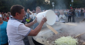 В Заречном на юбилее города пожарили 350 килограмм картофеля