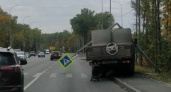 В Пензе на Окружной большегруз снес дорожных знак 