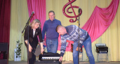Школе искусств города Токмака на юбилей шефы из Кузнецка подарили концертный баян
