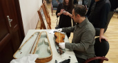 Московский эксперт оценил старинные скрипки из коллекций пензенских музеев