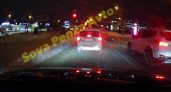 Игры со смертью: Пензенские подростки устроили опасный флешмоб на "зебре" перед авто 