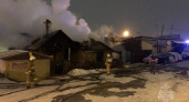 В Пензе на Чаадаева по неизвестным причинам загорелся трехквартирный деревянный дом 