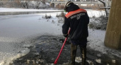 Тело женщины, вмерзший в лед, нашли на Суре под путепроводом на улице Нейтральная Пензы