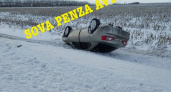  Соцсети: в Пензенской области перевернулся автомобиль из-за гололеда на дороге