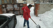Пензенские волонтеры помогли многодетной семье участника СВО с уборкой снега