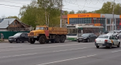 Старые пензенские троллейбусы буксируют к месту утилизации