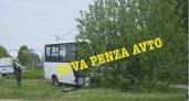 В Пензе на Мереняшева маршрутка влетела в дерево