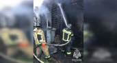 Названа причина пожара в Сосновоборске, где сгорели 2 дома и надворные постройки