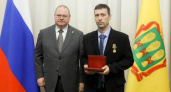 Мельниченко вручил пензенцам государственные награды