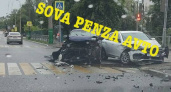 В Пензы в жестком ДТП изуродовало две легковушки 