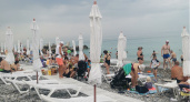 "Зря потратили деньги, в воду не пускают": на пляжах Анапы ввели полный запрет на купание в Черном море