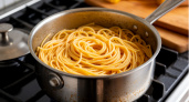 Всегда капаю уксус в воду при варке макарон: увидела у одного итальянского повара — получается вкуснее для карбонары