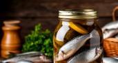 Все подруги давно делают по моему рецепту: селёдка пряного посола вкуснее, чем с рынка, — нужно знать всего одну хитрость