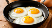 Не сало и не масло, а гораздо полезнее: на чём жарят яичницу хитрые хозяйки — запомните раз и навсегда
