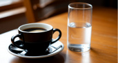 Россиянам рассказали, что произойдёт, если пить кофе и запивать его водой