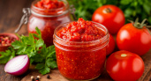 Сырая аджика: рецепт витаминной заготовки на зиму без варки 