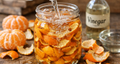 Зачем заливать мандариновые корки уксусом на зиму? Простой рецепт натурального чистящего средства дома