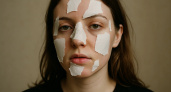 Зачем клеить туалетную бумагу на лицо: необычная, но работающая бюджетная бьюти-процедура