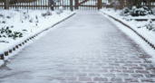 Как очистить дорожку от наледи без соли и песка: запомните простое домашнее средство
