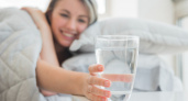 Почему нельзя пить воду по утрам: учёные разбили миф о пользе утреннего ритуала