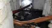 Сырость, ужасная вонь и ущерб в 150 тысяч: хулиганы разрушили канализацию двух многоэтажек в Заречном