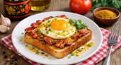 Яичница и бутерброды на завтрак больше не в моде: новый хит завтрака — тост с яйцом, беконом и пряным карри