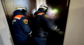 Спасатели экстренно ворвались в квартиру на Северной поляне, получив тревожный сигнал 
