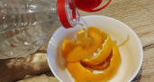 Мандариновые корки заливаю уксусом - всю весну не нарадуюсь своей хитрой смекалке: рабочий лайфхак для хозяек