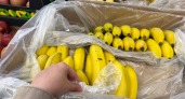 Зачем продавцы из "Магнитов" и "Пятёрочек" забирают из ящиков с бананами эти пакетики - секрет, который точно вам пригодится