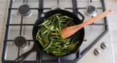 Чесночные стрелки не морожу, а жарю: вкусная горячая закуска, и просто с хлебом - любимый пряный гарнир к мясу