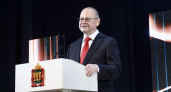 Олег Мельниченко вручил пензенским выпускникам и их родителям благодарственные письма за особые успехи в учебе
